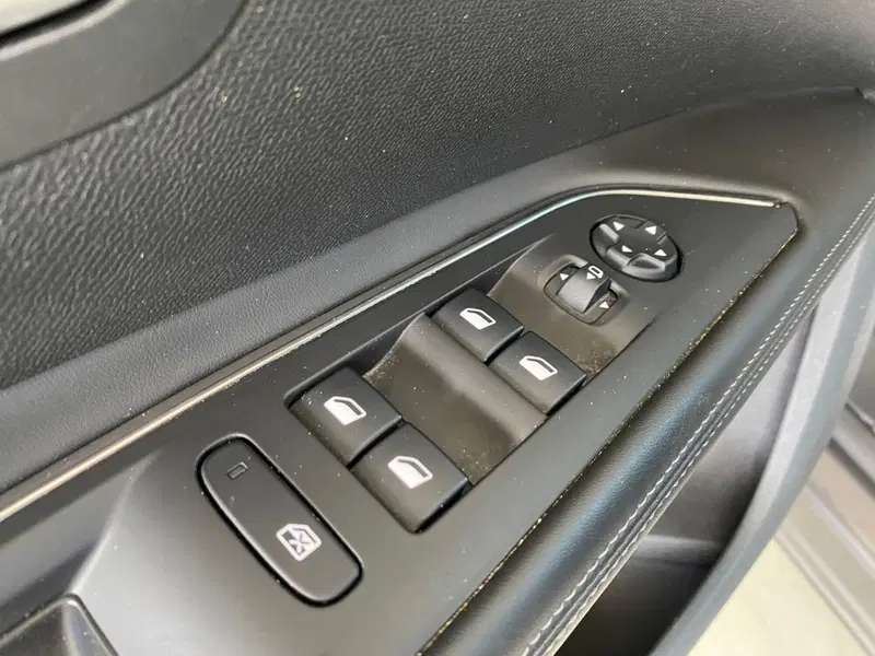 Peugeot 5008 usata a Bari (13)