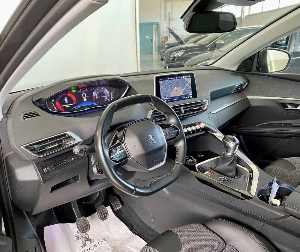 Peugeot 5008 usata a Bari (14)