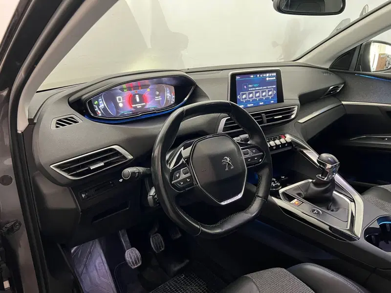 Peugeot 5008 usata a Bari (20)