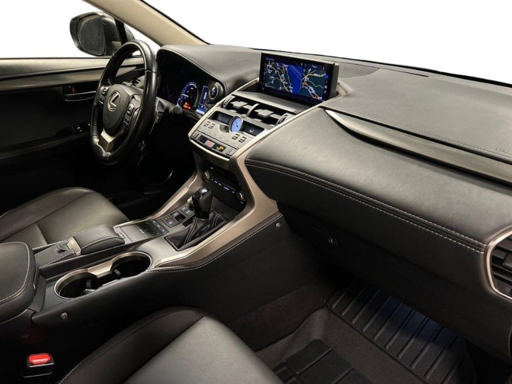 Lexus NX usata a Macerata (12)