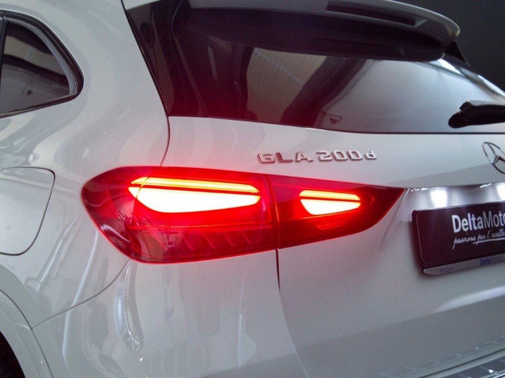 Mercedes-Benz GLA SUV nuova a Macerata (11)