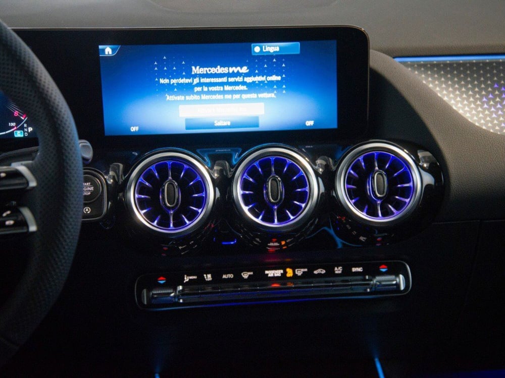 Mercedes-Benz GLA SUV nuova a Macerata (16)