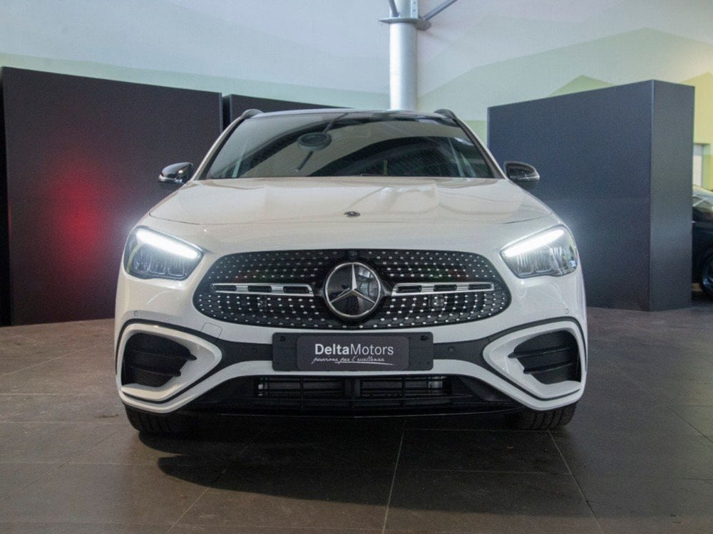 Mercedes-Benz GLA SUV nuova a Macerata (2)