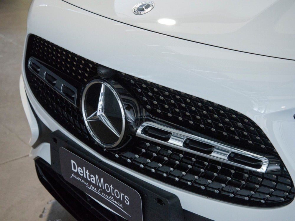 Mercedes-Benz GLA SUV nuova a Macerata (4)