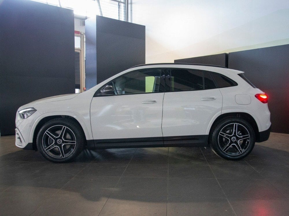 Mercedes-Benz GLA SUV nuova a Macerata (5)