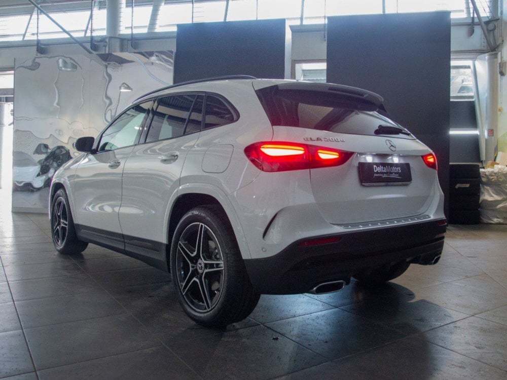 Mercedes-Benz GLA SUV nuova a Macerata (6)