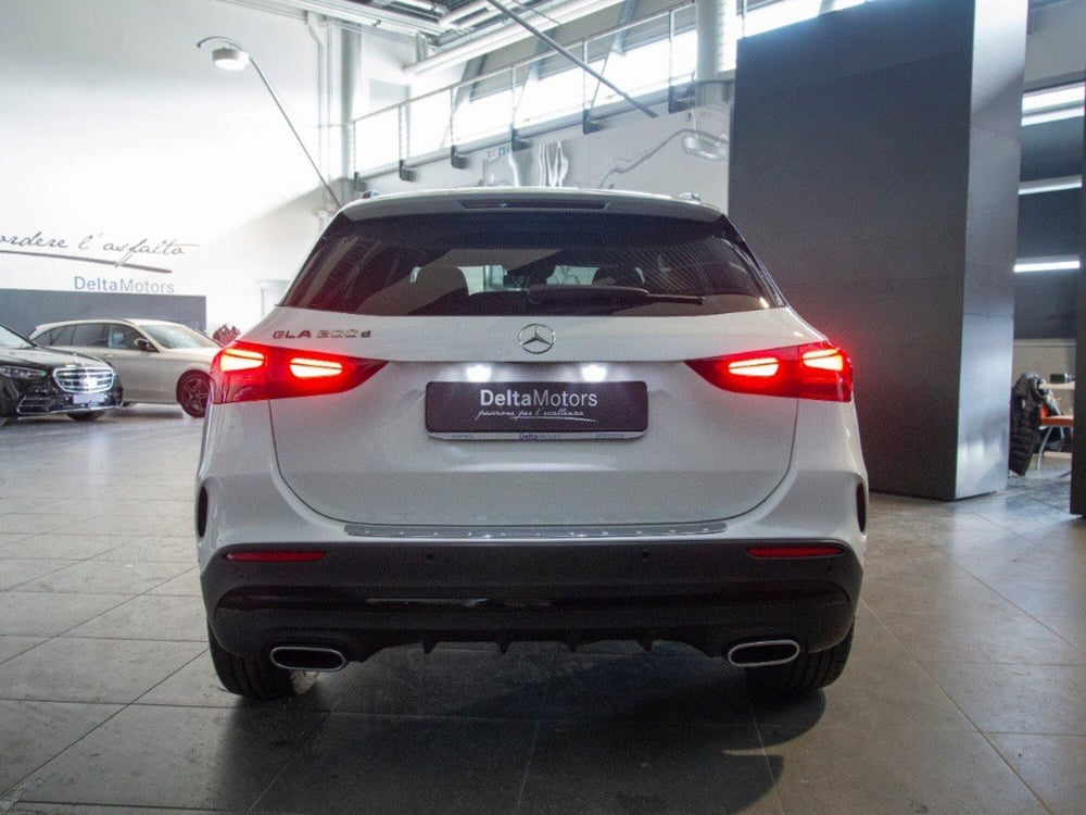 Mercedes-Benz GLA SUV nuova a Macerata (7)