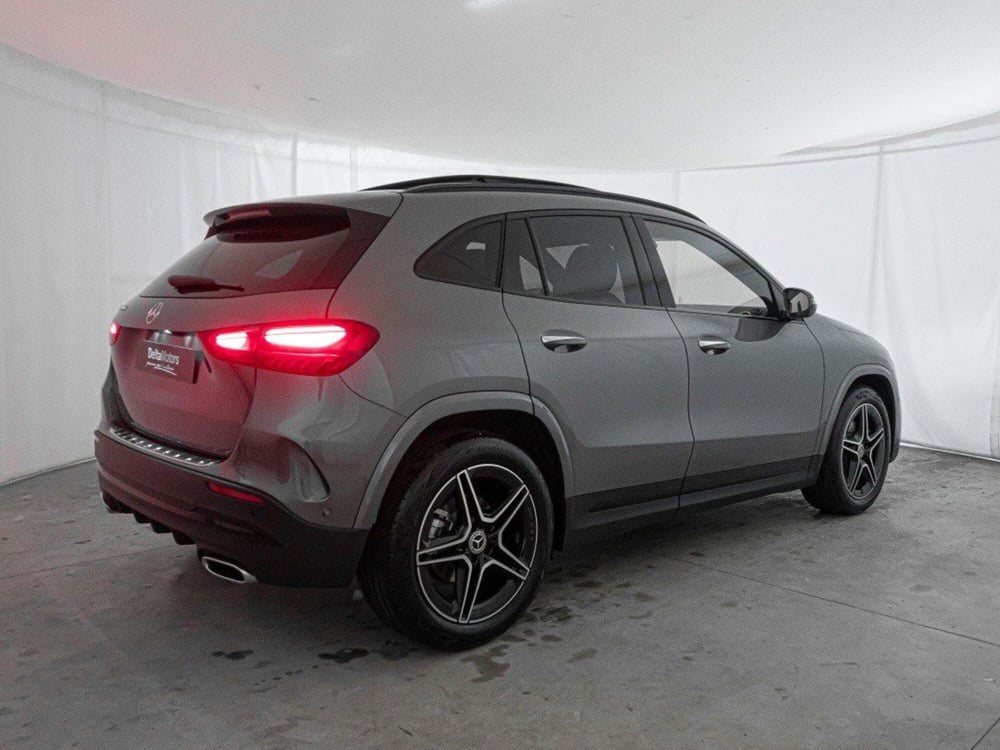 Mercedes-Benz GLA SUV nuova a Macerata (10)