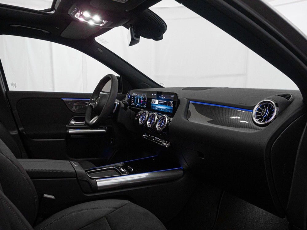 Mercedes-Benz GLA SUV nuova a Macerata (17)