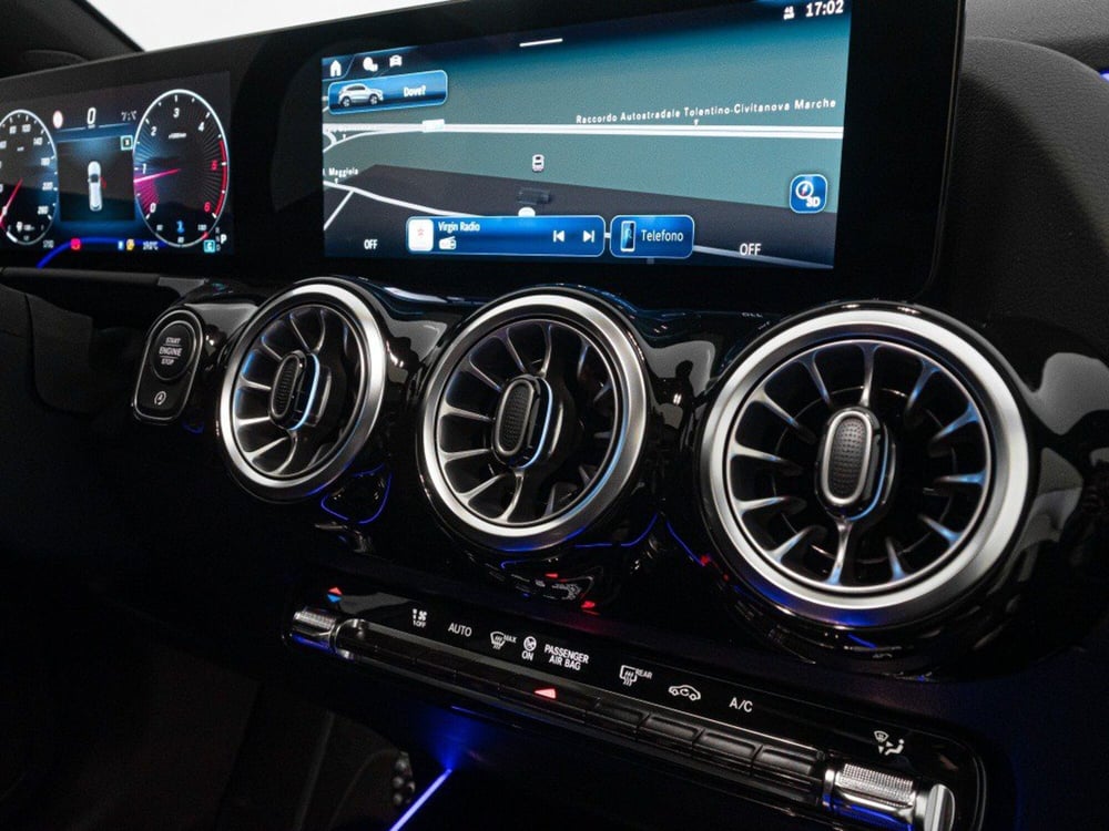 Mercedes-Benz GLA SUV nuova a Macerata (19)