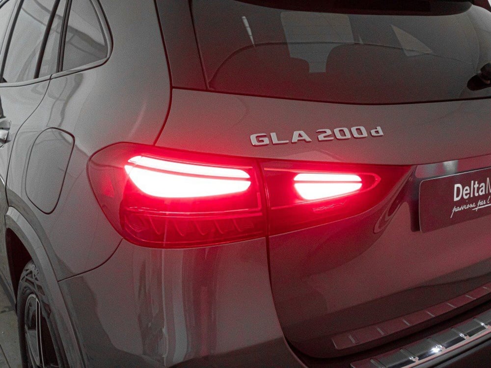 Mercedes-Benz GLA SUV nuova a Macerata (6)