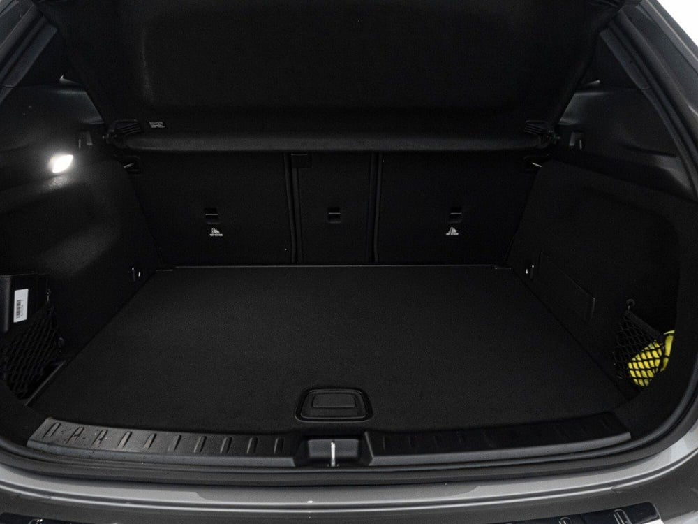 Mercedes-Benz GLA SUV nuova a Macerata (8)