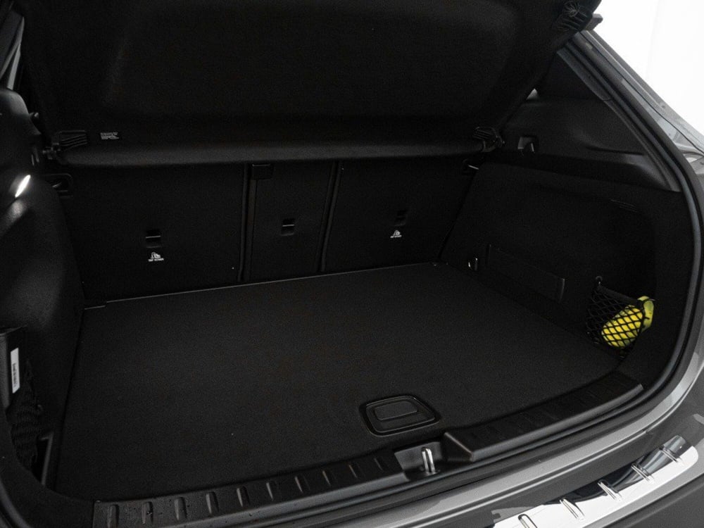 Mercedes-Benz GLA SUV nuova a Macerata (9)