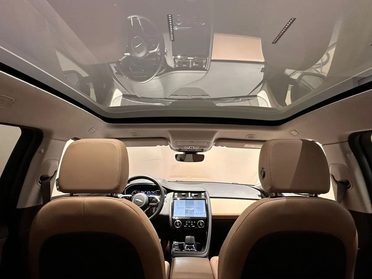 Jaguar E-Pace usata a Varese (11)