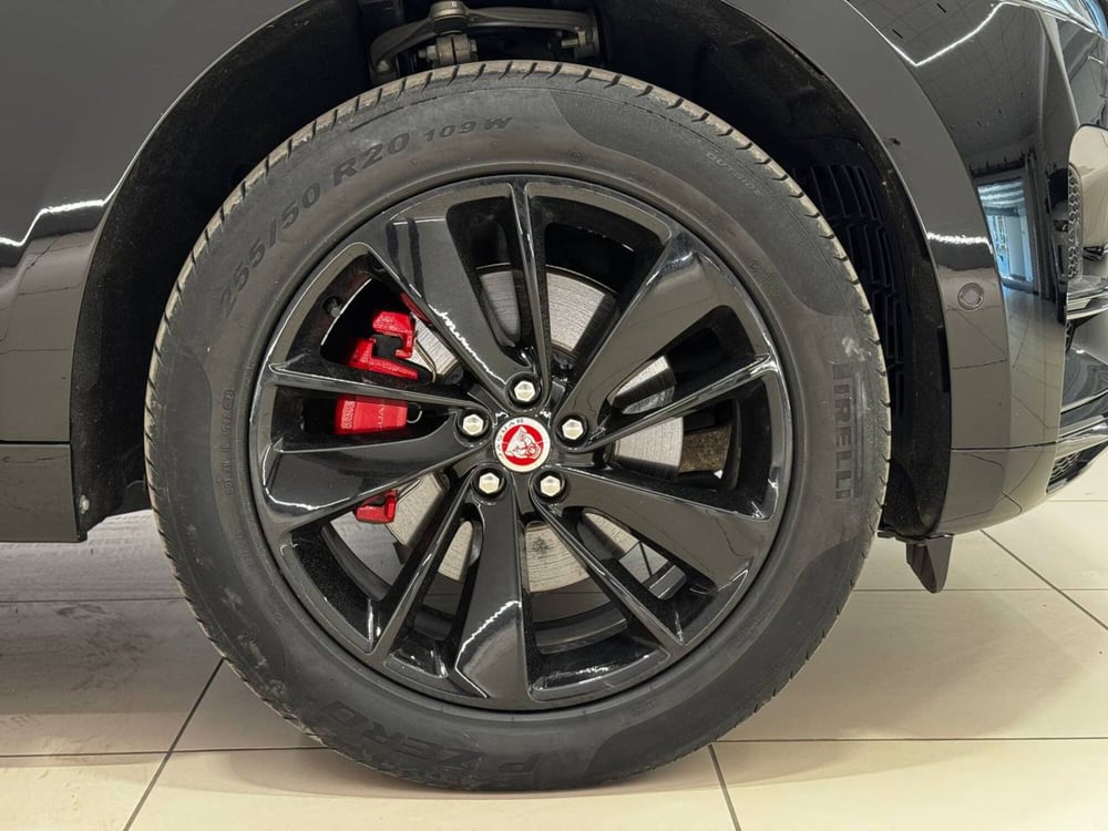 Jaguar F-Pace usata a Savona (9)