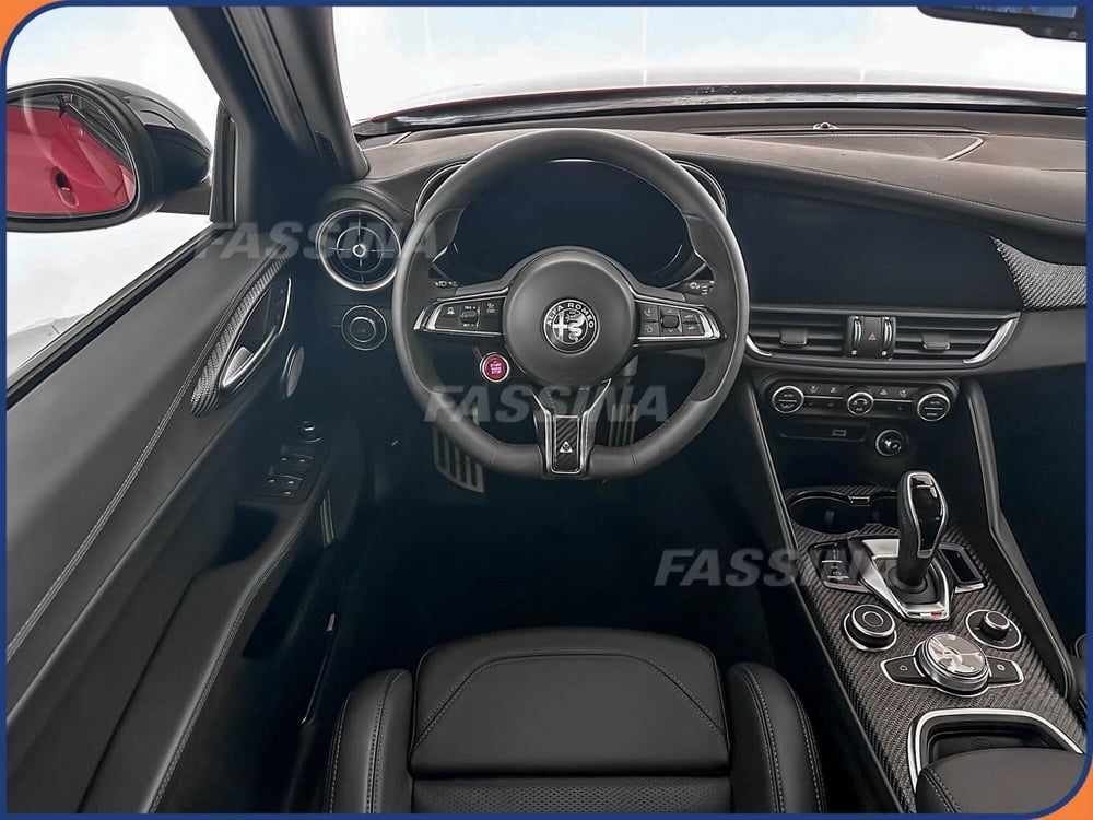 Alfa Romeo Giulia nuova a Milano (10)
