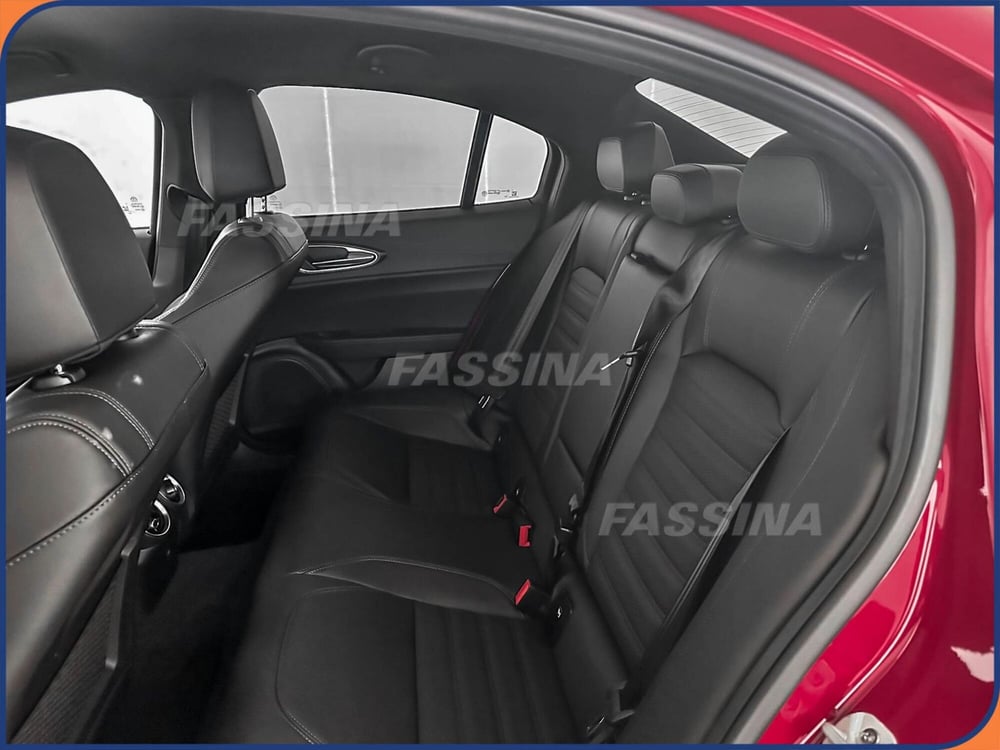 Alfa Romeo Giulia nuova a Milano (11)