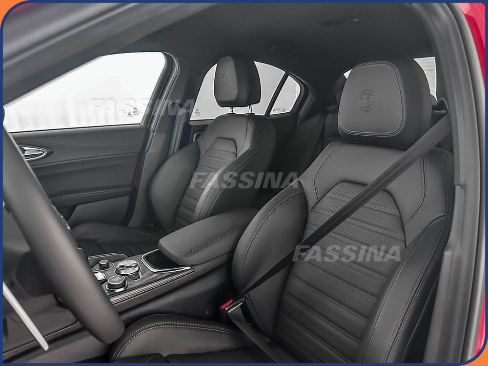 Alfa Romeo Giulia nuova a Milano (8)