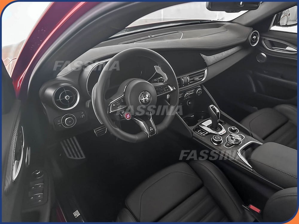 Alfa Romeo Giulia nuova a Milano (9)