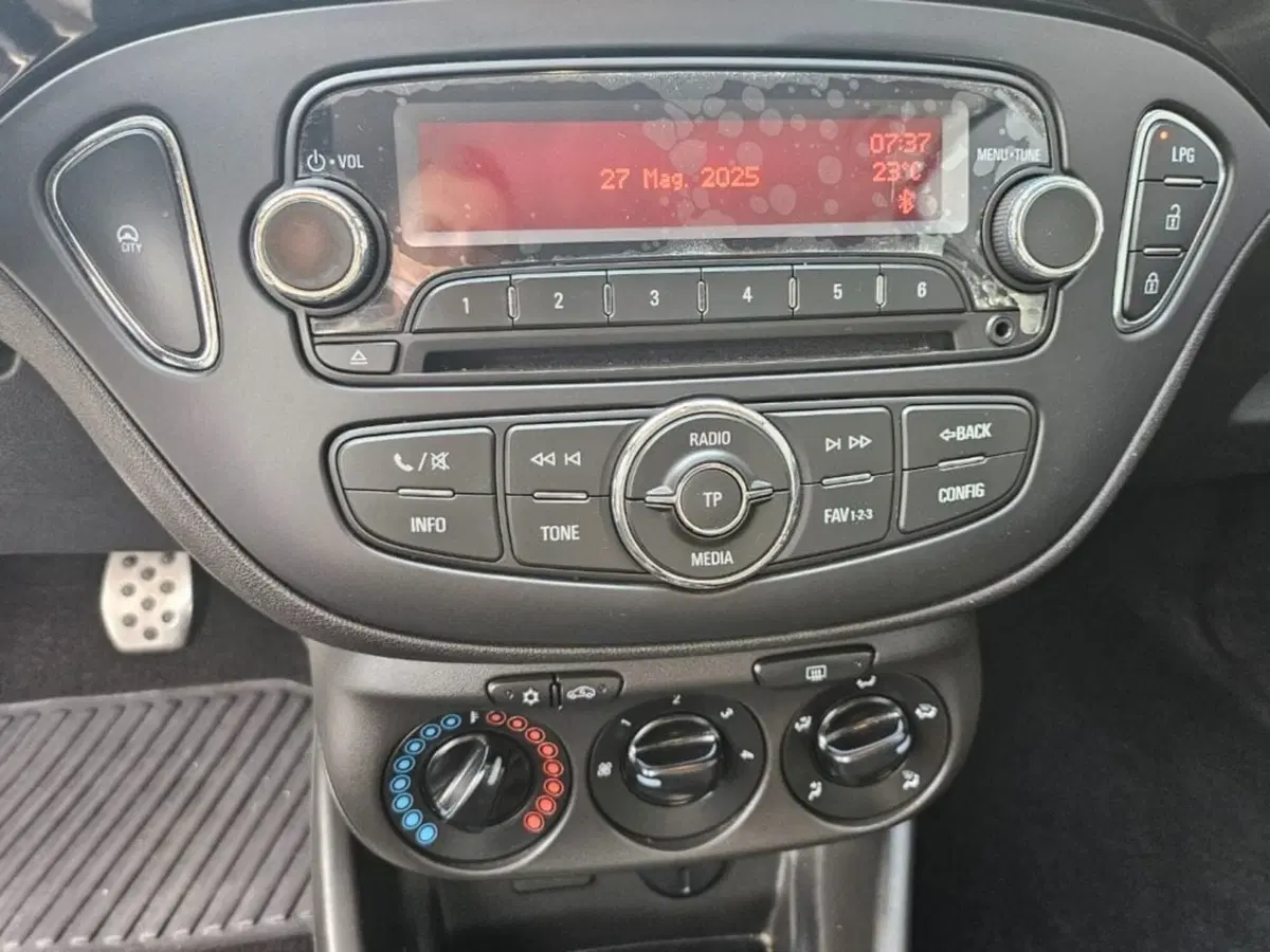 Opel Corsa usata a Foggia (12)