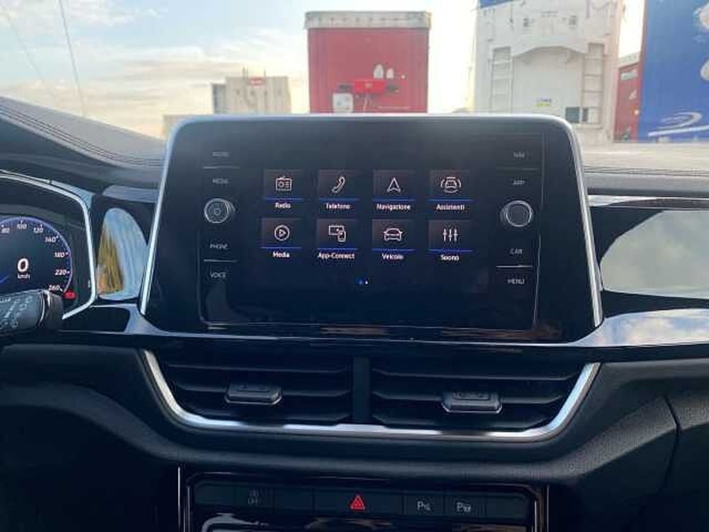 Volkswagen T-Roc nuova a Napoli (12)