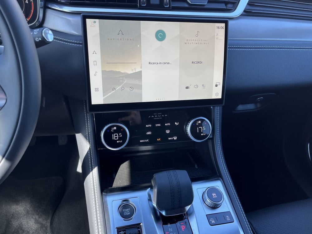 Jaguar F-Pace nuova a Catania (11)