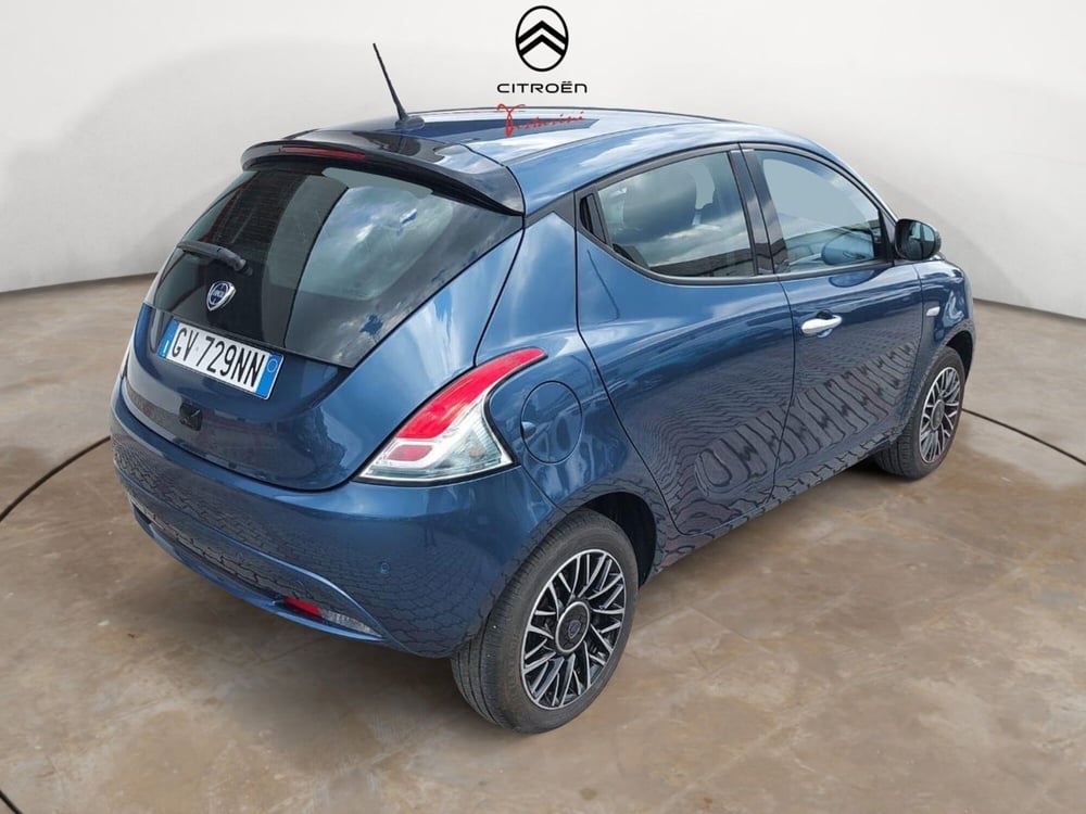 Lancia Ypsilon usata a Pavia (2)