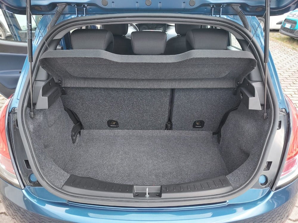 Lancia Ypsilon usata a Pavia (6)
