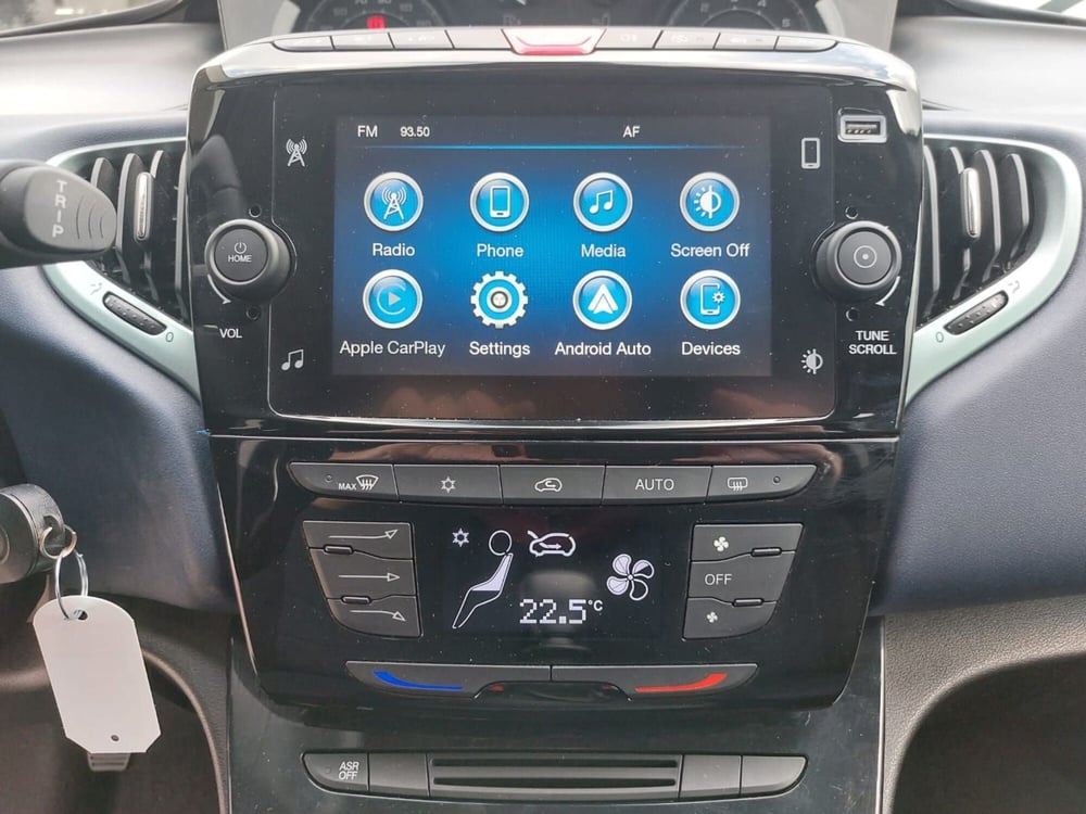 Lancia Ypsilon usata a Pavia (9)