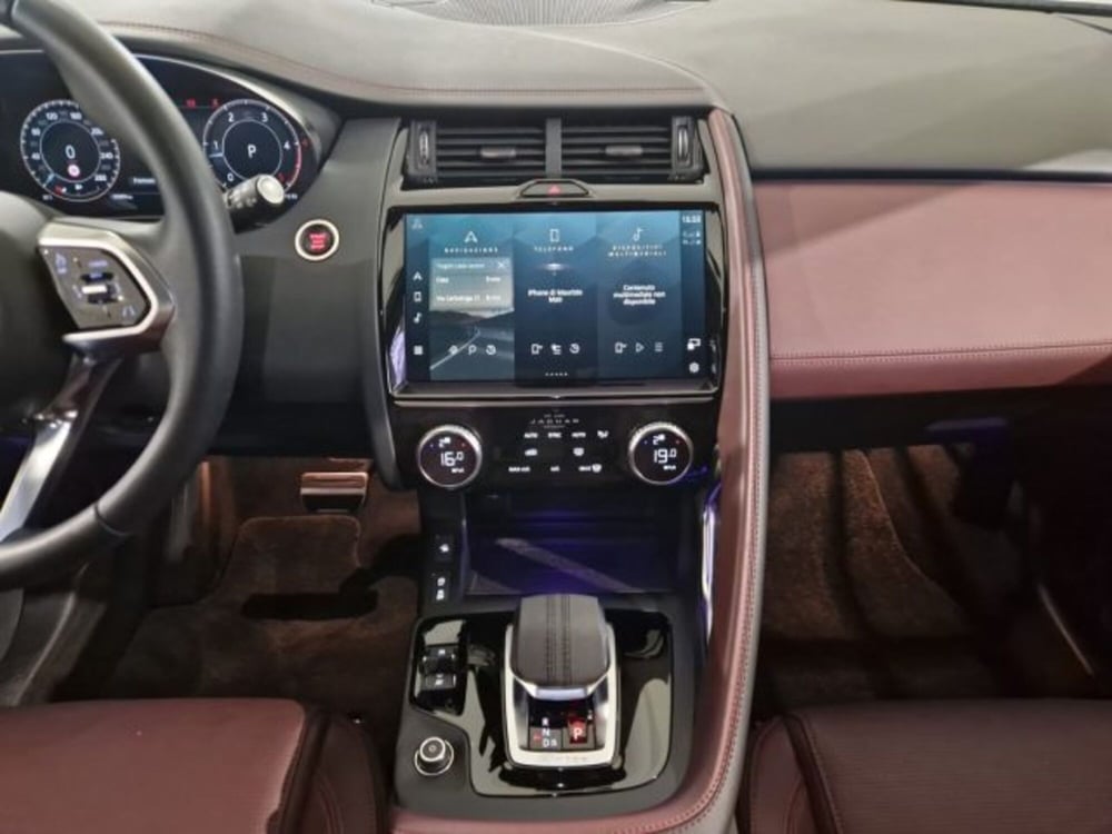 Jaguar E-Pace usata a Livorno (14)