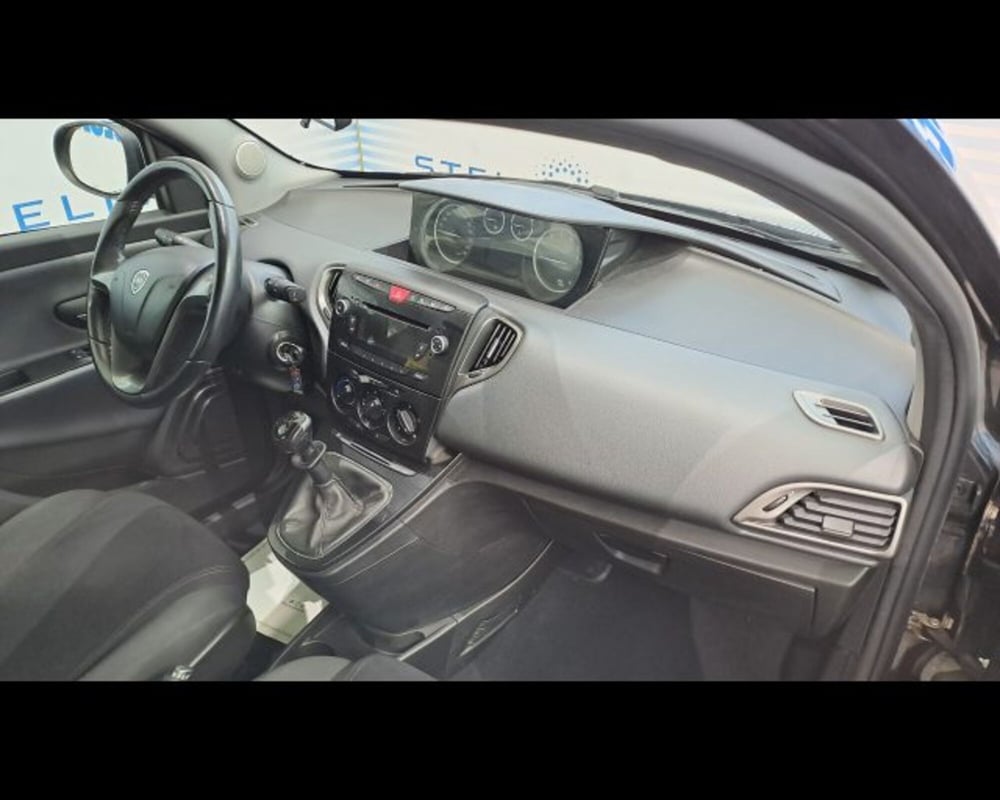 Lancia Ypsilon usata a Aosta (11)