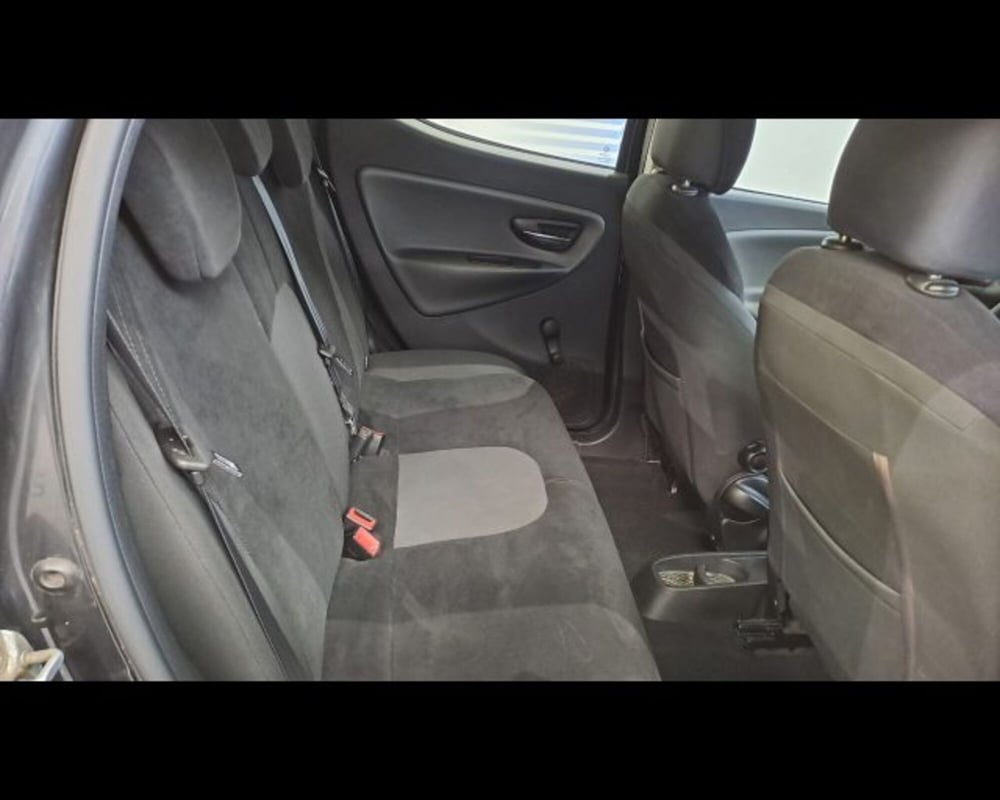 Lancia Ypsilon usata a Aosta (14)