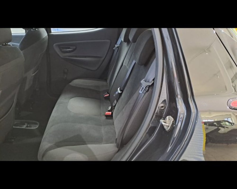 Lancia Ypsilon usata a Aosta (15)