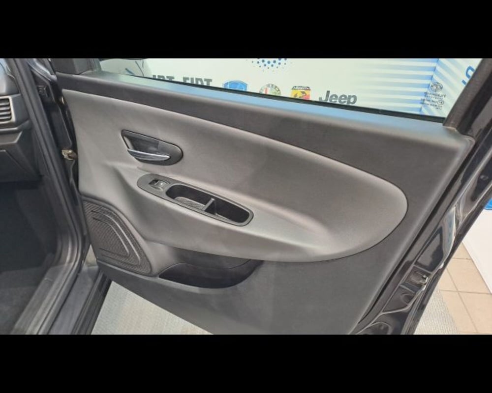 Lancia Ypsilon usata a Aosta (17)