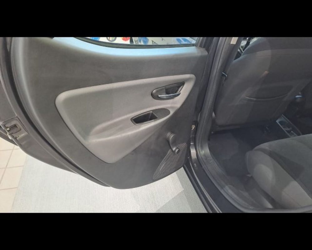Lancia Ypsilon usata a Aosta (18)