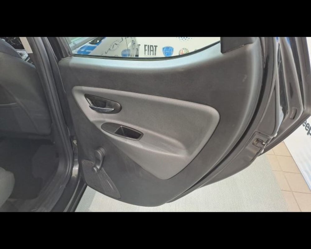 Lancia Ypsilon usata a Aosta (19)