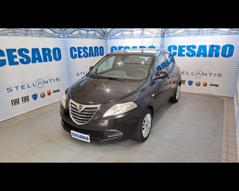 Lancia Ypsilon usata a Aosta (2)
