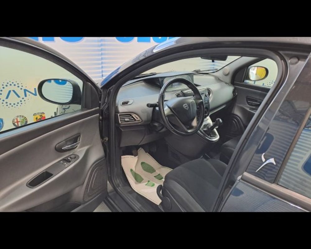 Lancia Ypsilon usata a Aosta (5)