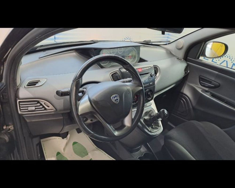Lancia Ypsilon usata a Aosta (6)