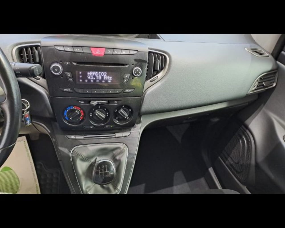 Lancia Ypsilon usata a Aosta (7)