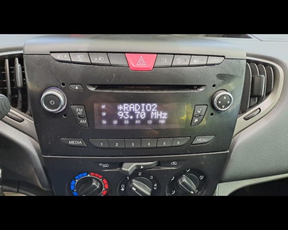 Lancia Ypsilon usata a Aosta (8)
