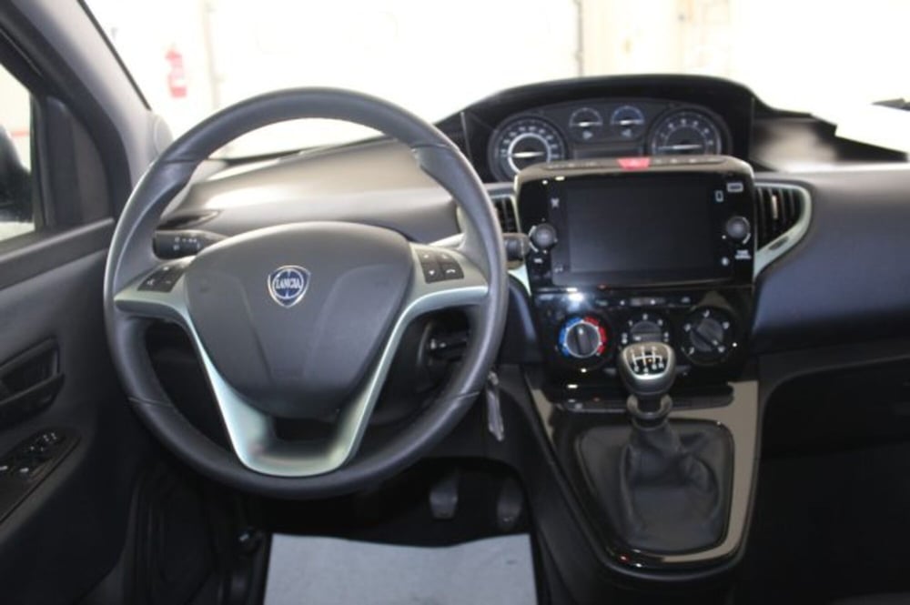 Lancia Ypsilon usata a Terni (11)