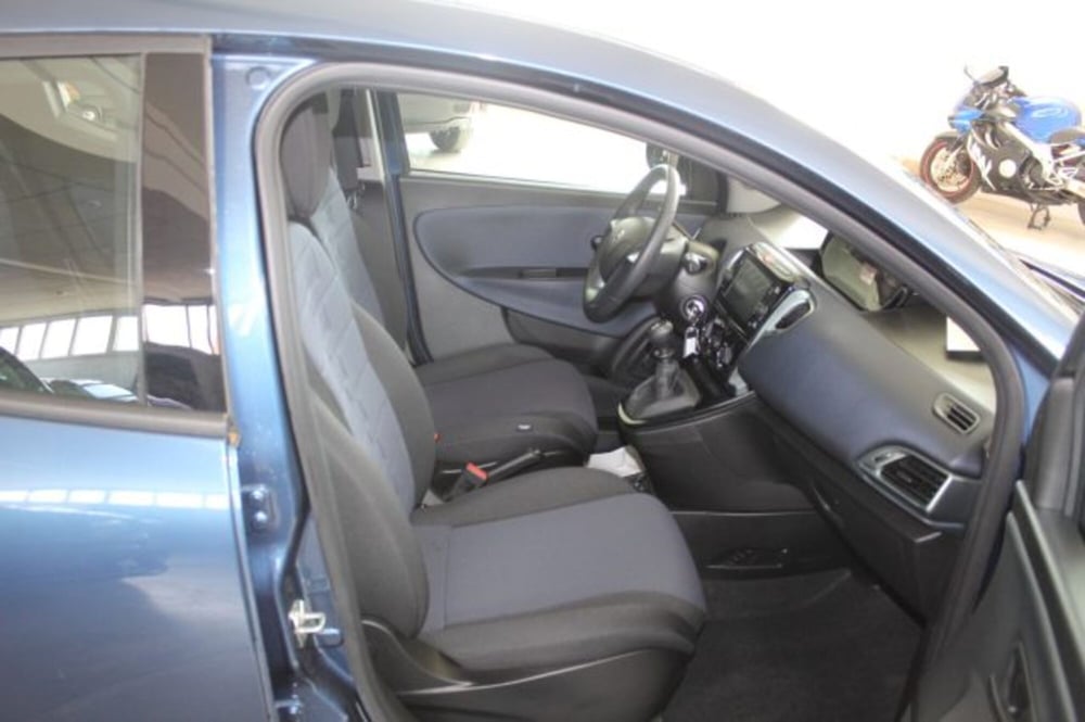Lancia Ypsilon usata a Terni (8)