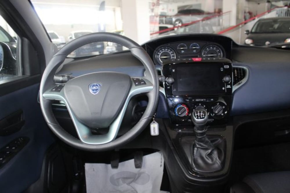 Lancia Ypsilon usata a Terni (11)