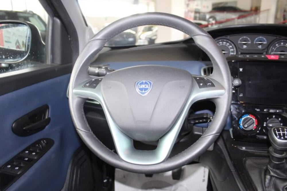Lancia Ypsilon usata a Terni (12)