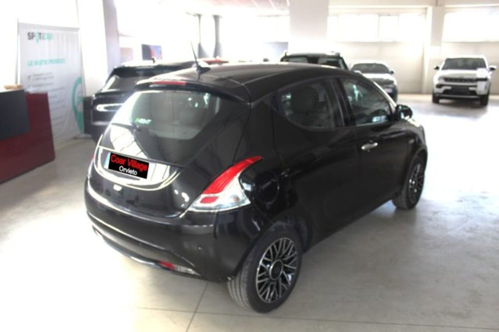 Lancia Ypsilon usata a Terni (4)