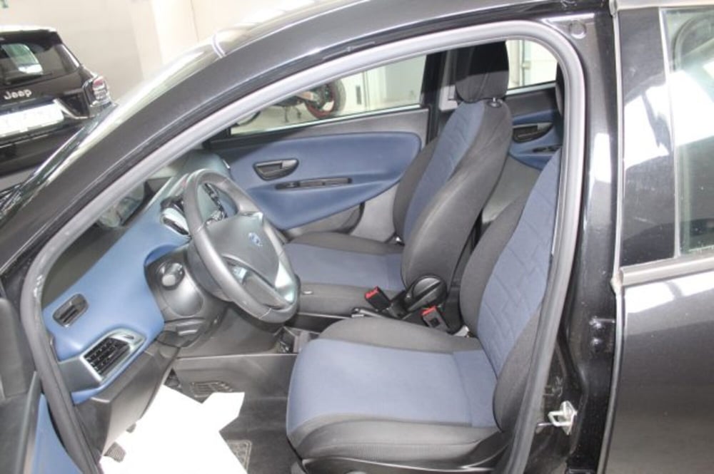 Lancia Ypsilon usata a Terni (7)