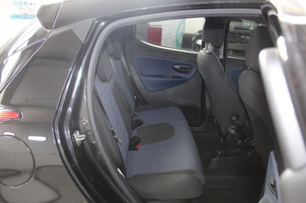 Lancia Ypsilon usata a Terni (9)