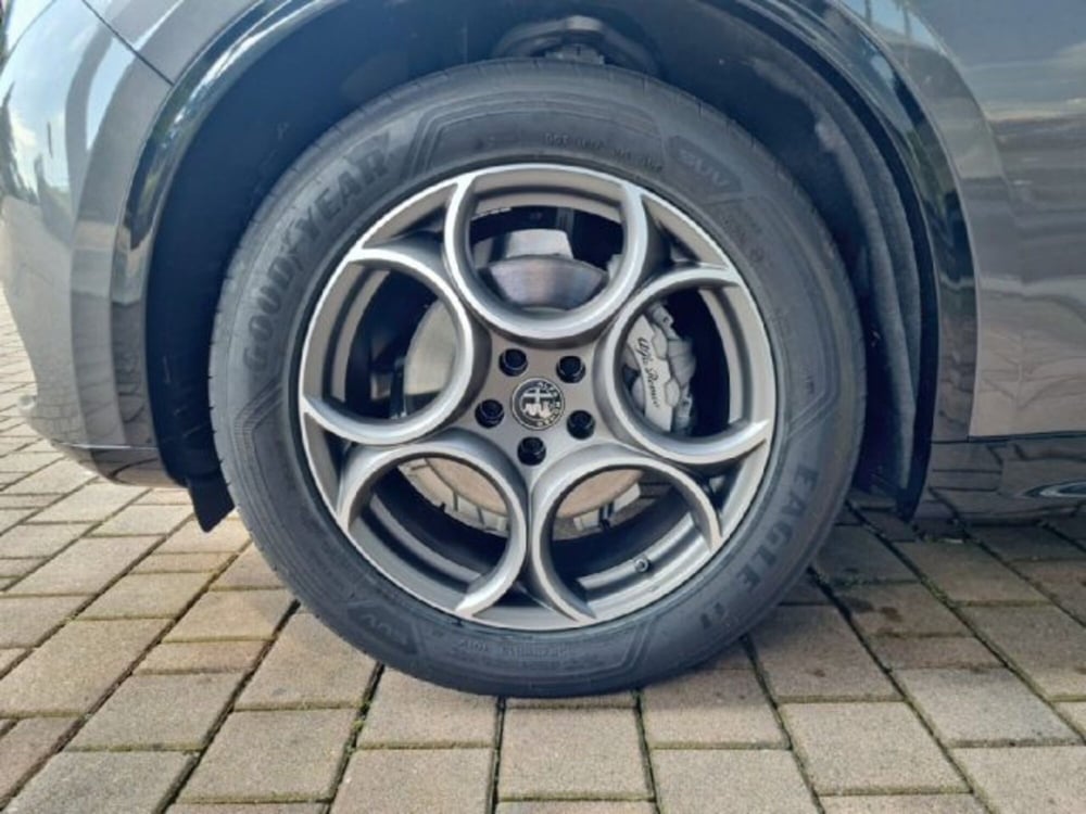 Alfa Romeo Stelvio nuova a Monza e Brianza (13)
