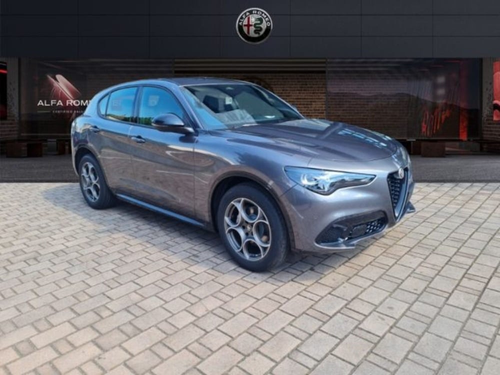 Alfa Romeo Stelvio nuova a Monza e Brianza (3)